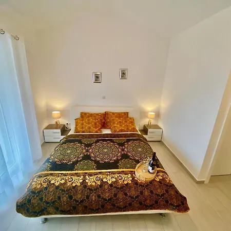 Island **** Villa Vir
