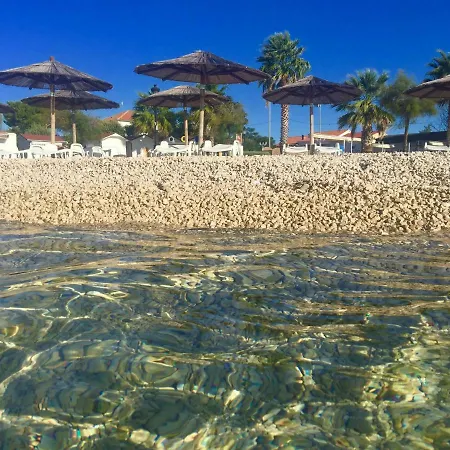 Villa Island **** *