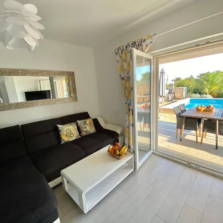Island **** Villa Vir
