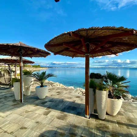 Island **** *